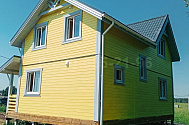 Дом из бруса с двускатной крышей «Вычегда» 9х7 с террасой