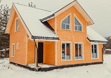 Двухэтажный каркасный дом 9х8 м. в Новгородской области.