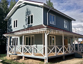 Каркасно-щитовой дом 9 на 9 с угловой террасой.